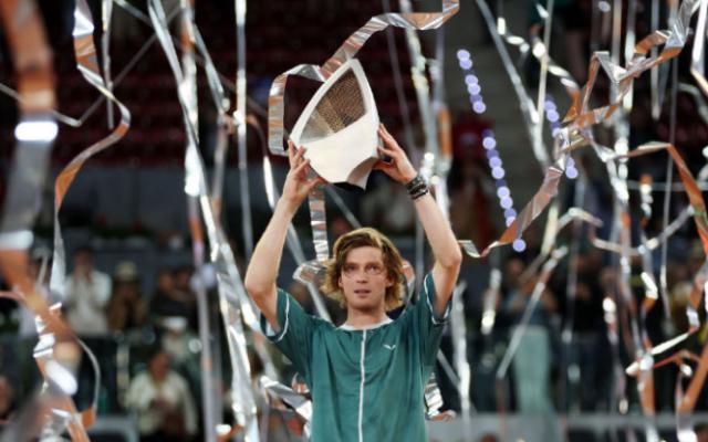 开云集团-张奔斗：卢布涅槃，心魔终需用“心”治愈